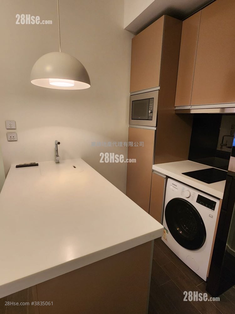 Queen's Cube Rental Studio , 1 Bathroom 297 ft²