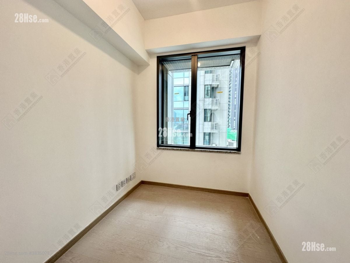 The Southside Sell 3 Bedrooms , 3 Bathrooms 813 ft²