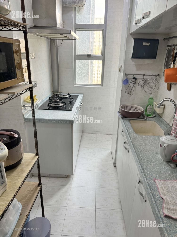 Fu Keung Court Sell 3 Bedrooms , 1 Bathroom 577 ft²