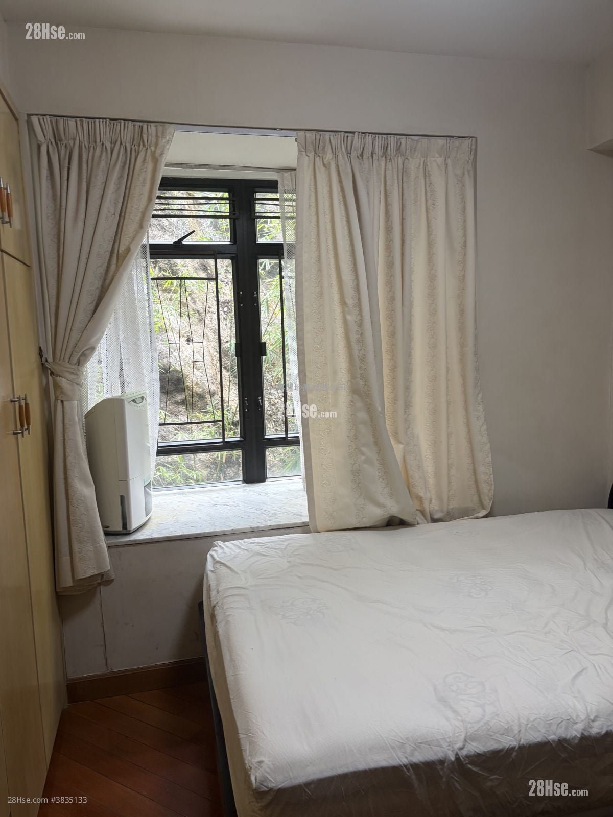 Kornhill Sell 2 Bedrooms , 1 Bathroom 490 ft²