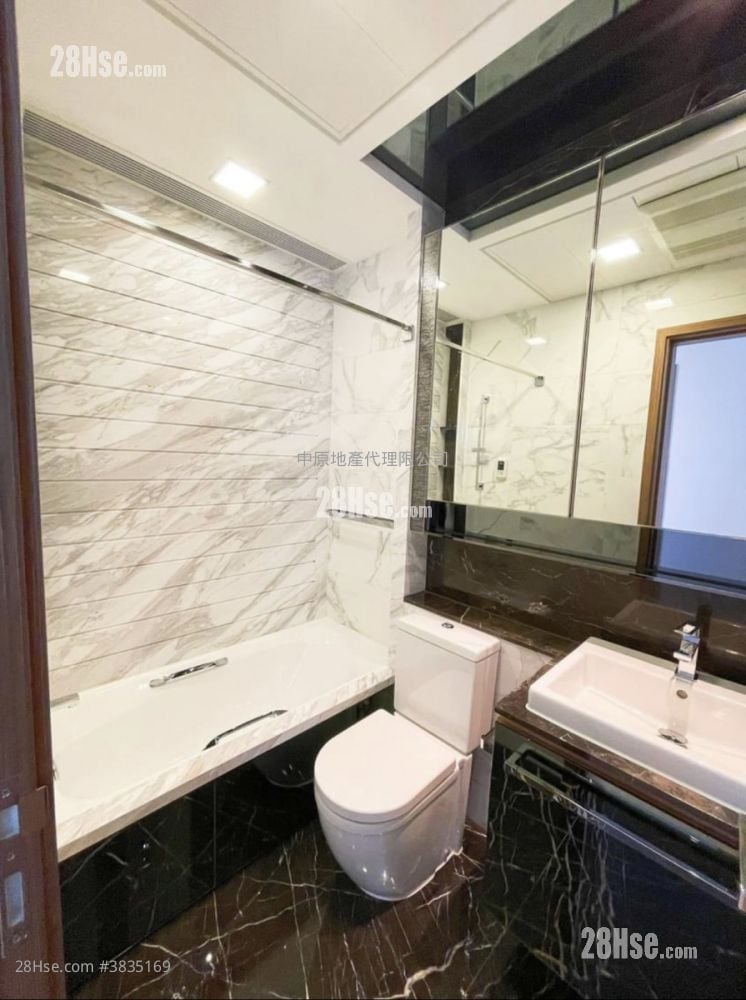 bathroom: Grand Yoho Sell 3 Bedrooms , 1 Bathroom 592 ft²