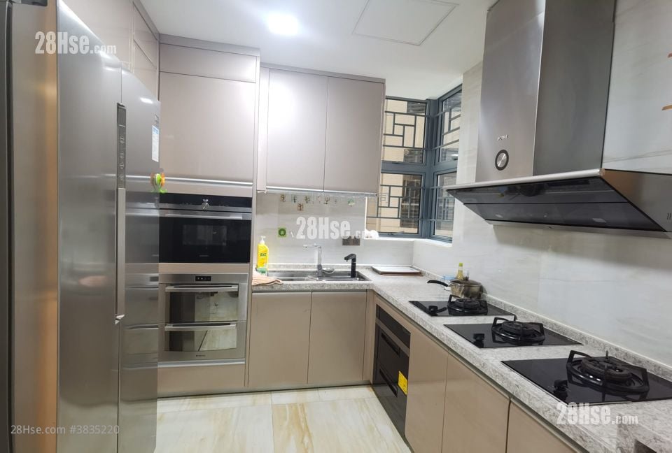 The Palazzo Rental 4 Bedrooms , 2 Bathrooms 1,461 ft²