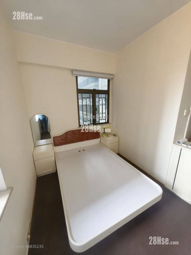 Jade Court Sell 2 Bedrooms , 1 Bathroom 393 ft²