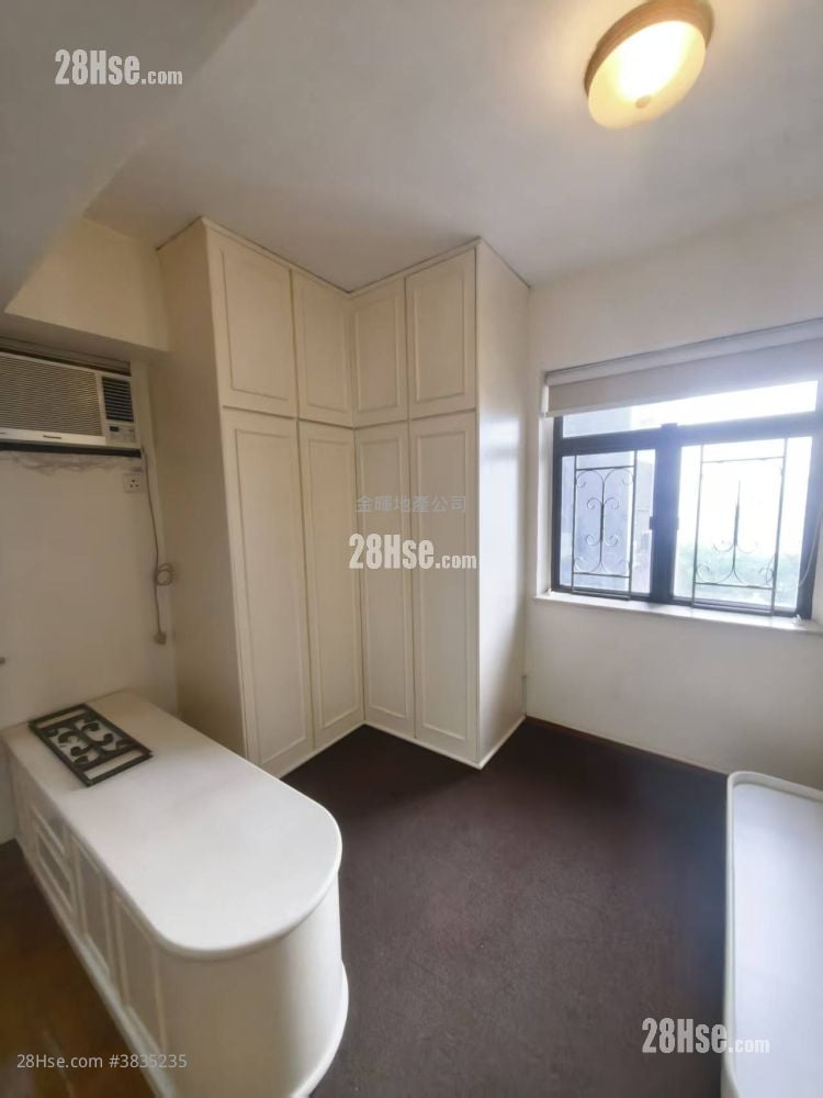 Jade Court Sell 2 Bedrooms , 1 Bathroom 393 ft²