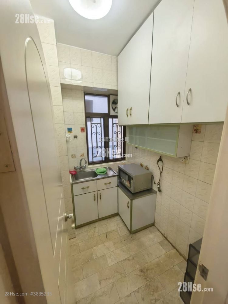 Jade Court Sell 2 Bedrooms , 1 Bathroom 393 ft²
