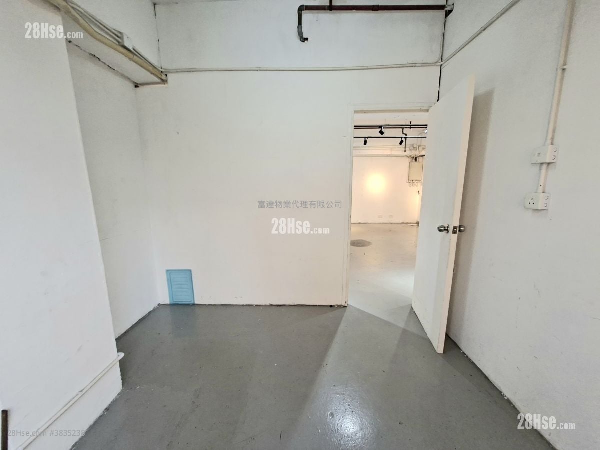 觀塘工業中心 租盤 820 平方呎