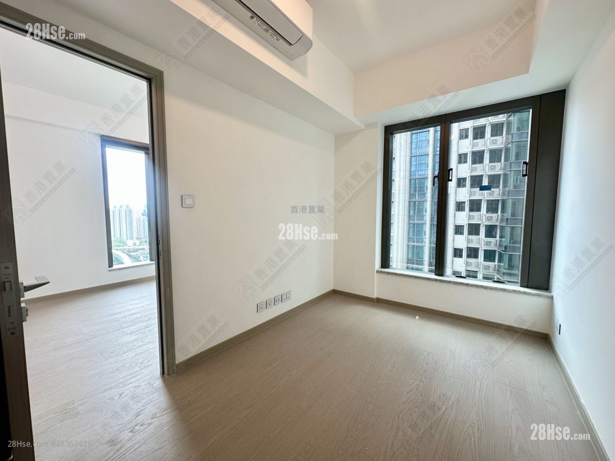 The Southside Sell 2 Bedrooms , 2 Bathrooms 538 ft²