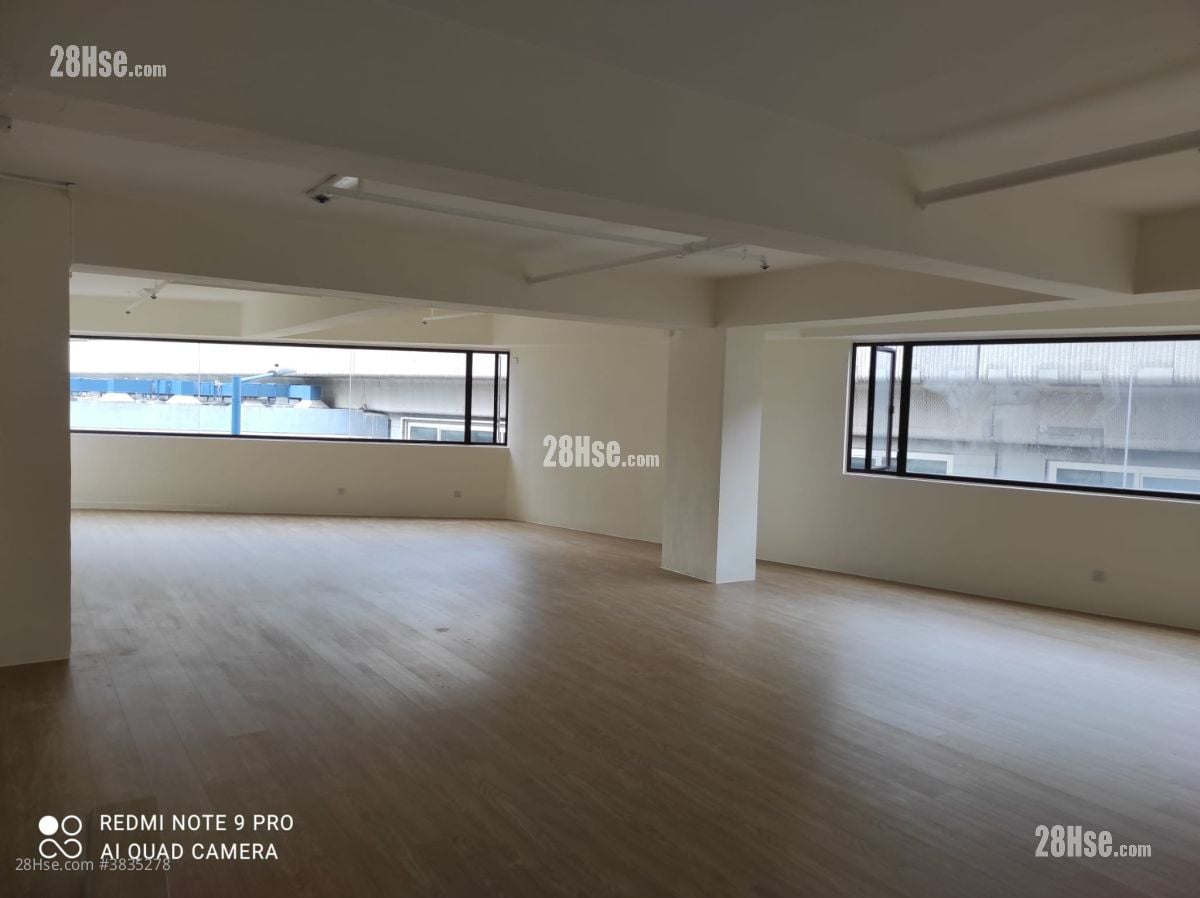 Lladro Centre Rental 1,520 ft²