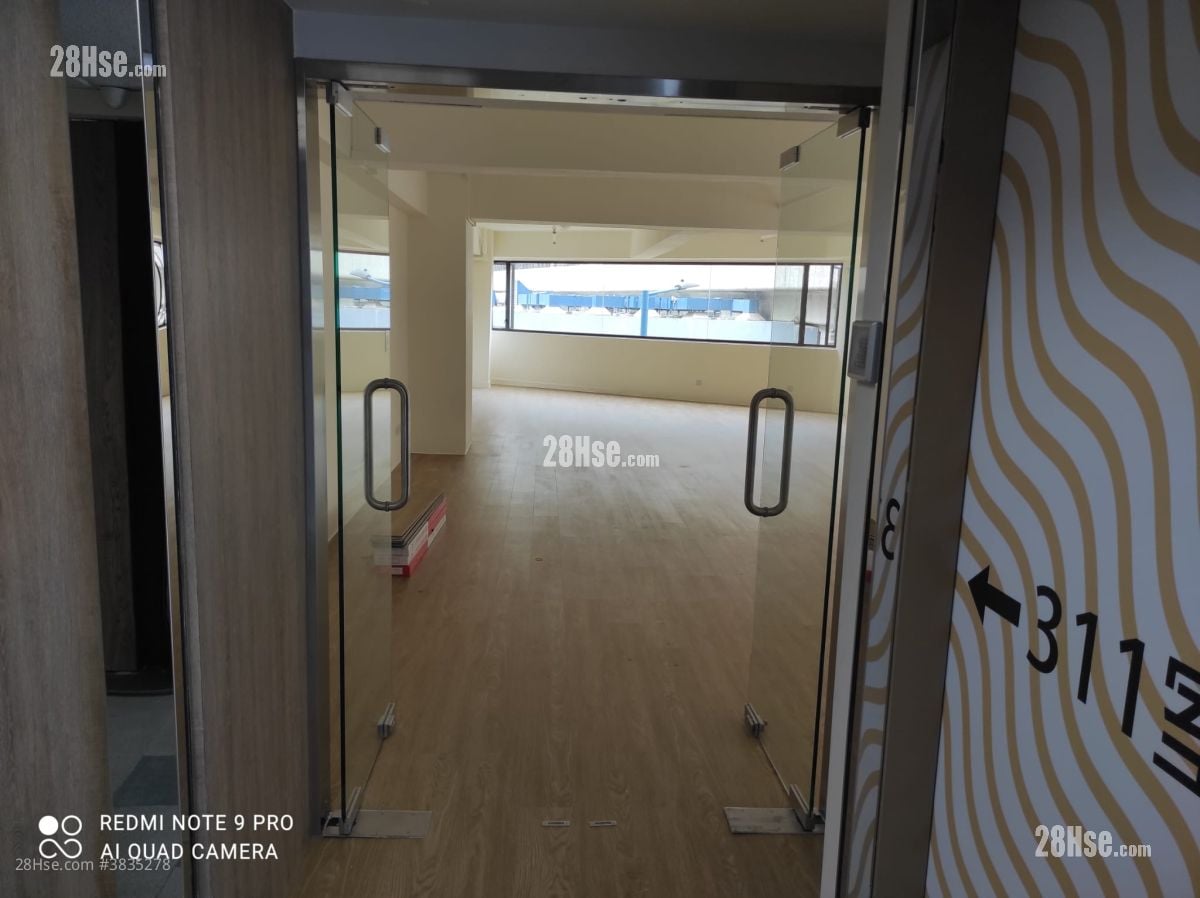 Lladro Centre Rental 1,520 ft²