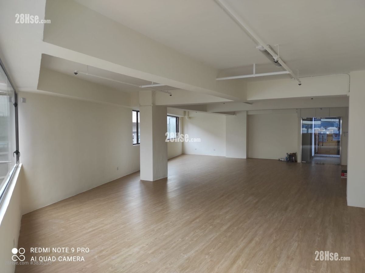 Lladro Centre Rental 1,520 ft²