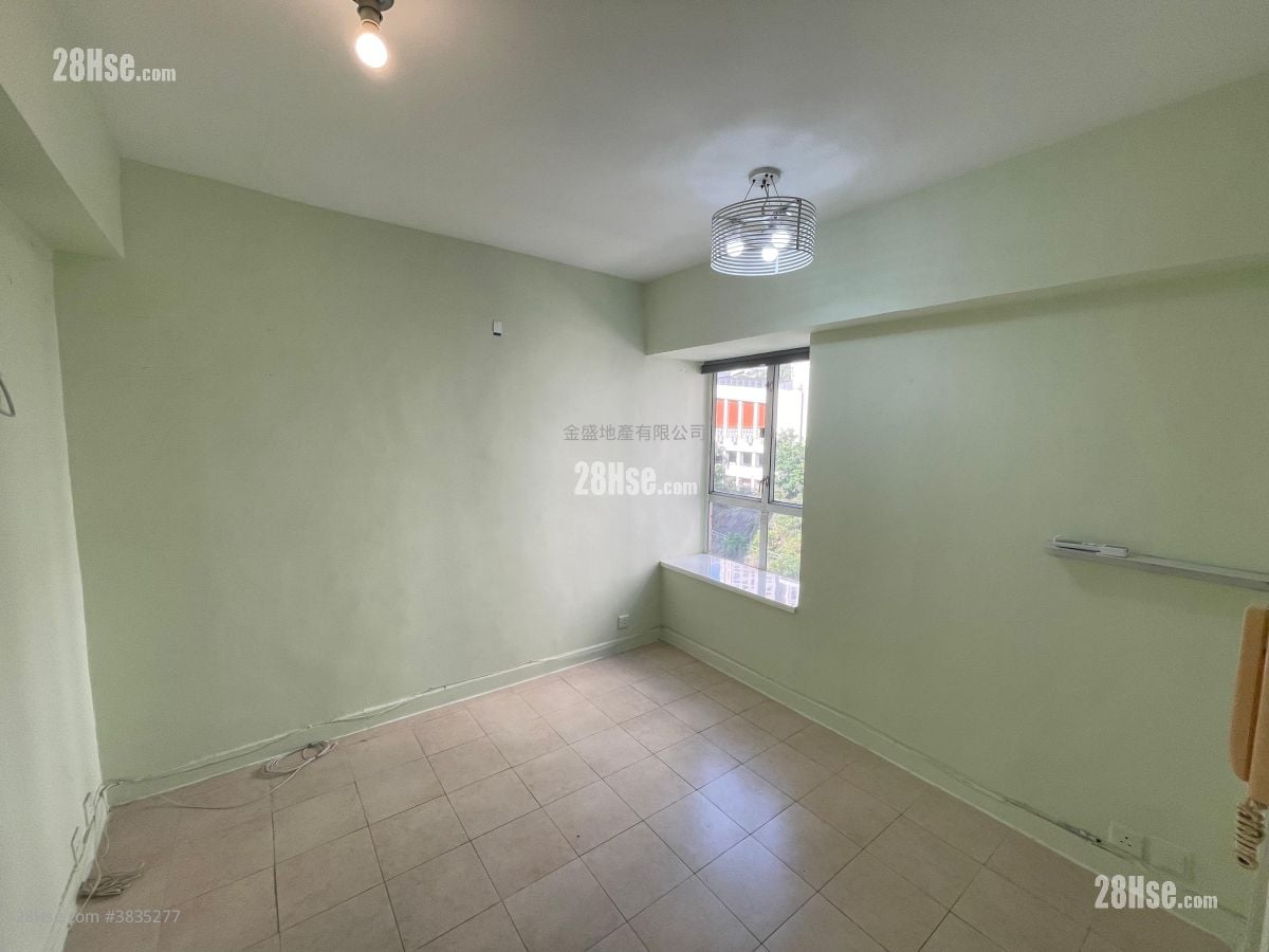 Apartment Sell Studio , 1 Bathroom 180 ft²