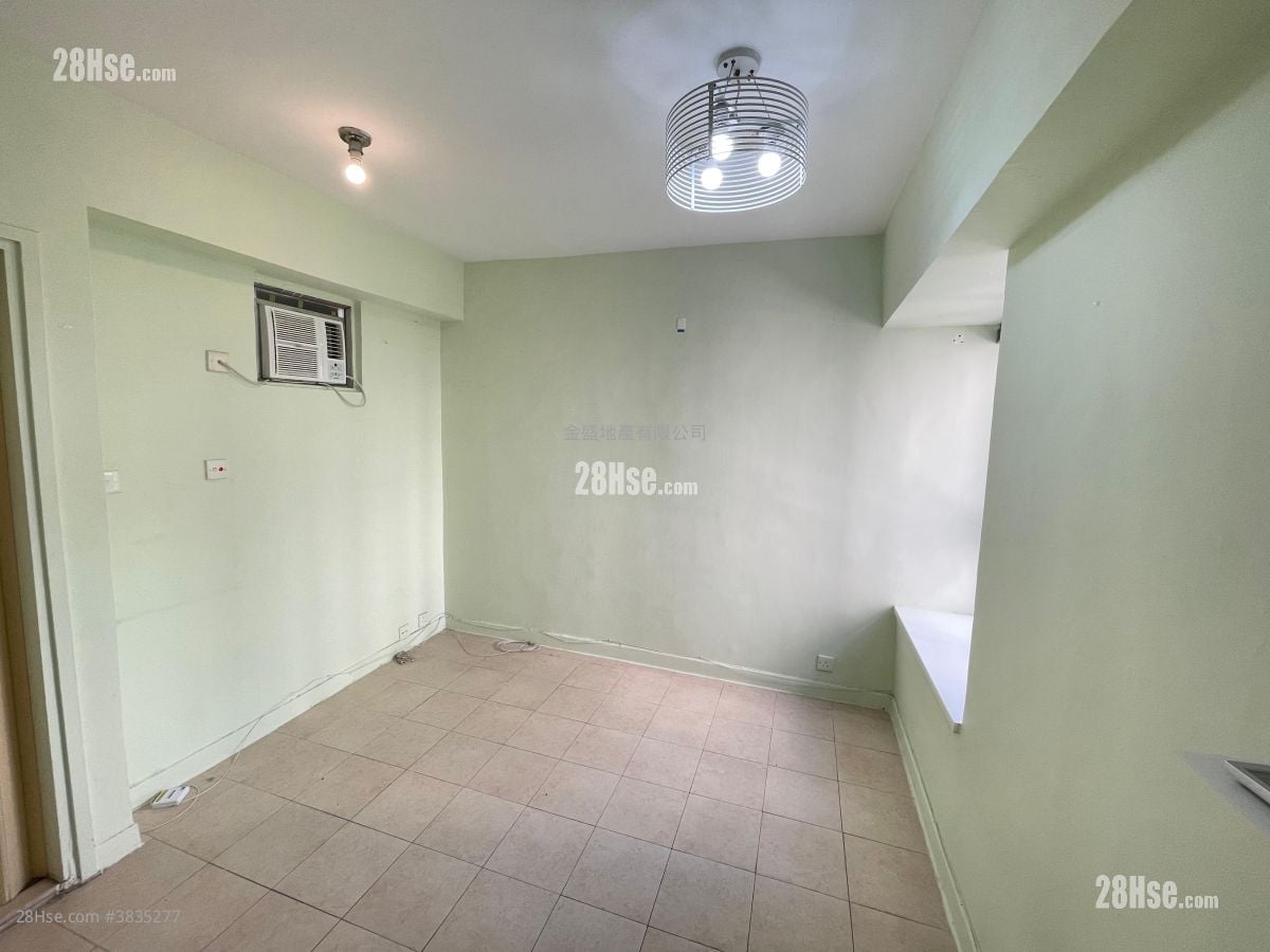 Apartment Sell Studio , 1 Bathroom 180 ft²