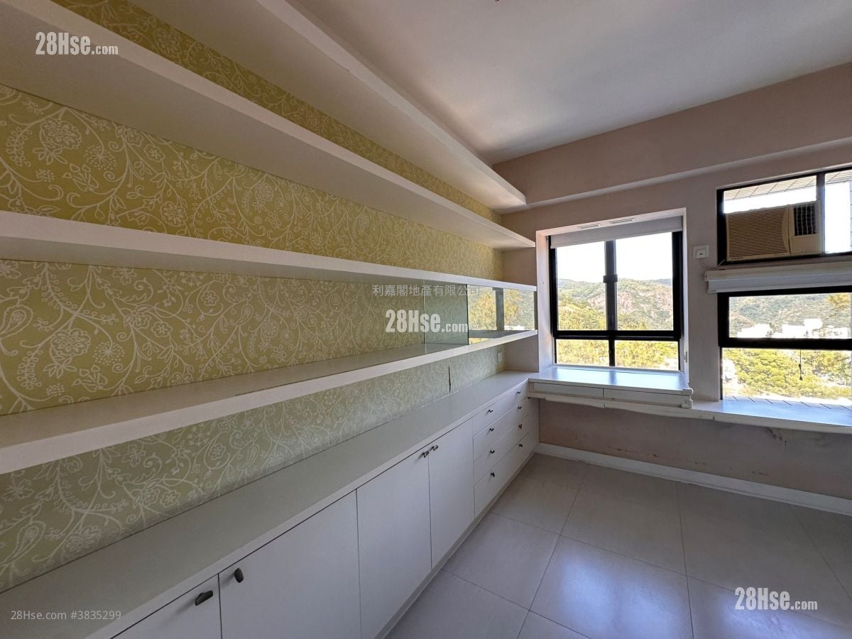 Greenwood Terrace Sell 3 Bedrooms , 2 Bathrooms 882 ft²