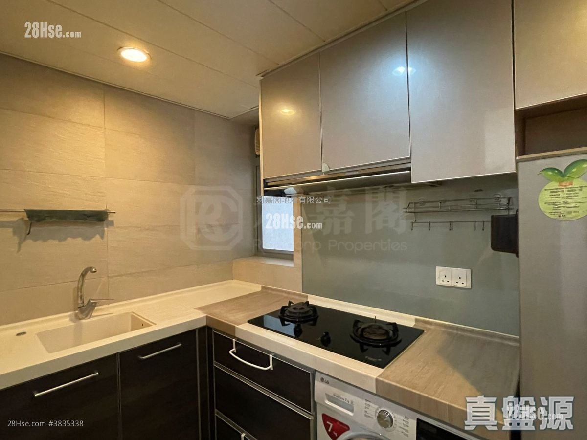 Grand Promenade Rental 2 Bedrooms , 1 Bathroom 493 ft²
