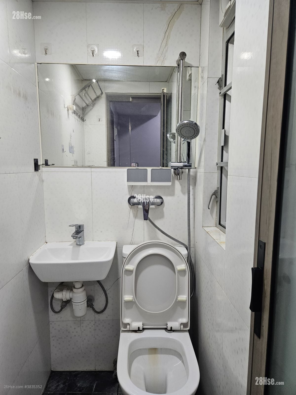 Toa Tak Building Rental 1 Bathroom 120 ft²