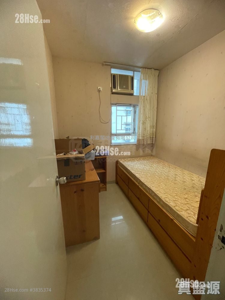 San Wai Court Sell 3 Bedrooms 554 ft²