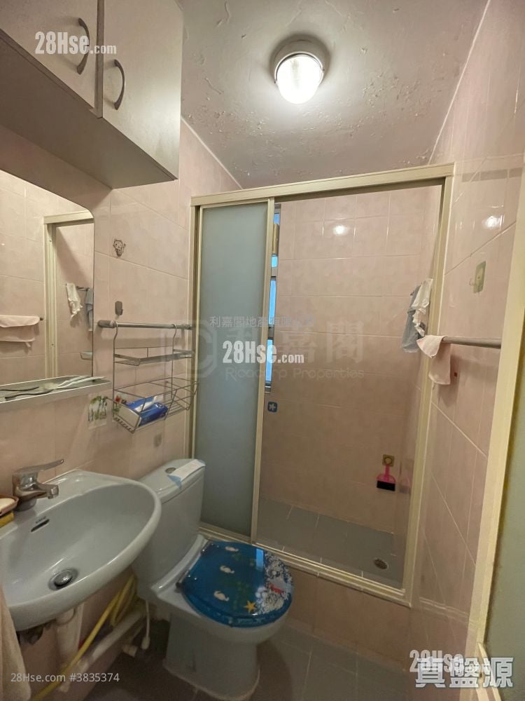 San Wai Court Sell 3 Bedrooms 554 ft²