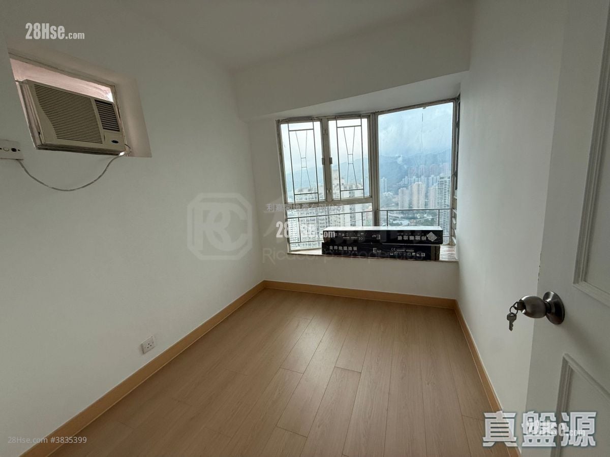 Venice Gardens Sell 2 Bedrooms 452 ft²