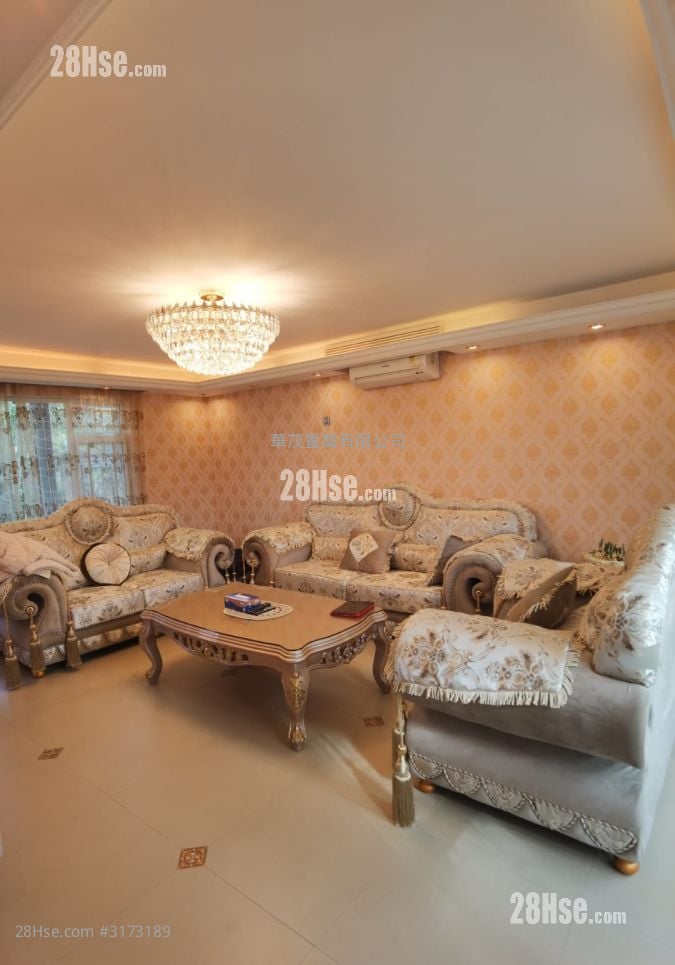 Village Rental 5+ Bedrooms , 3 Bathrooms 2,100 ft²