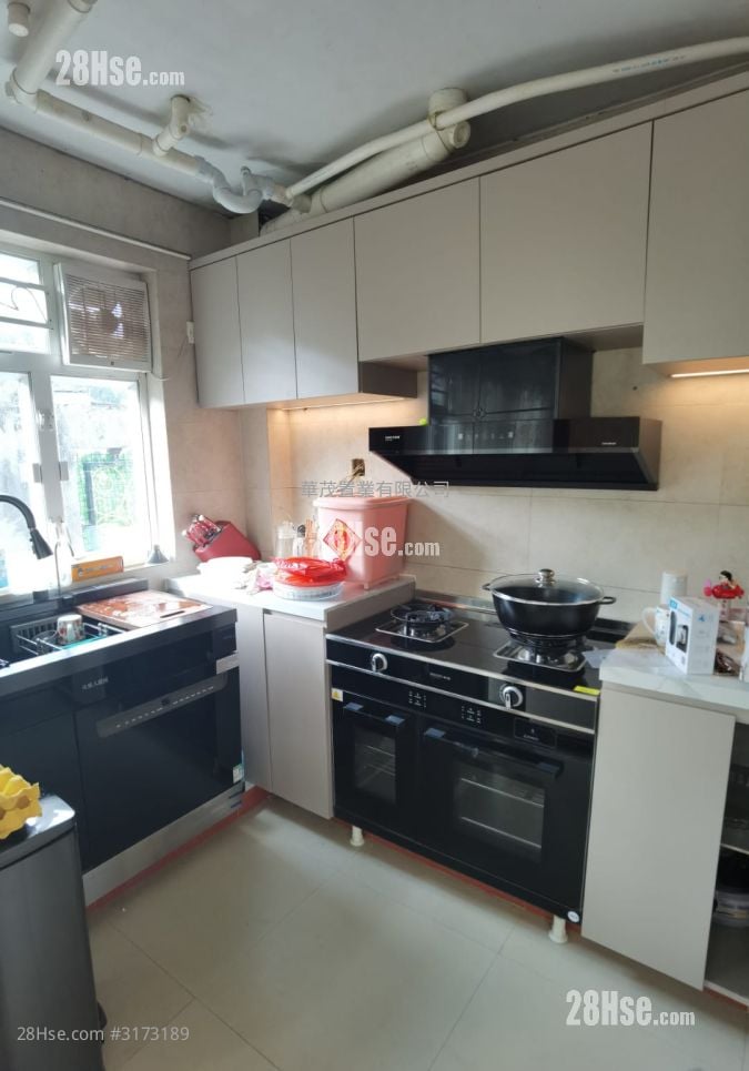 Village Rental 5+ Bedrooms , 3 Bathrooms 2,100 ft²