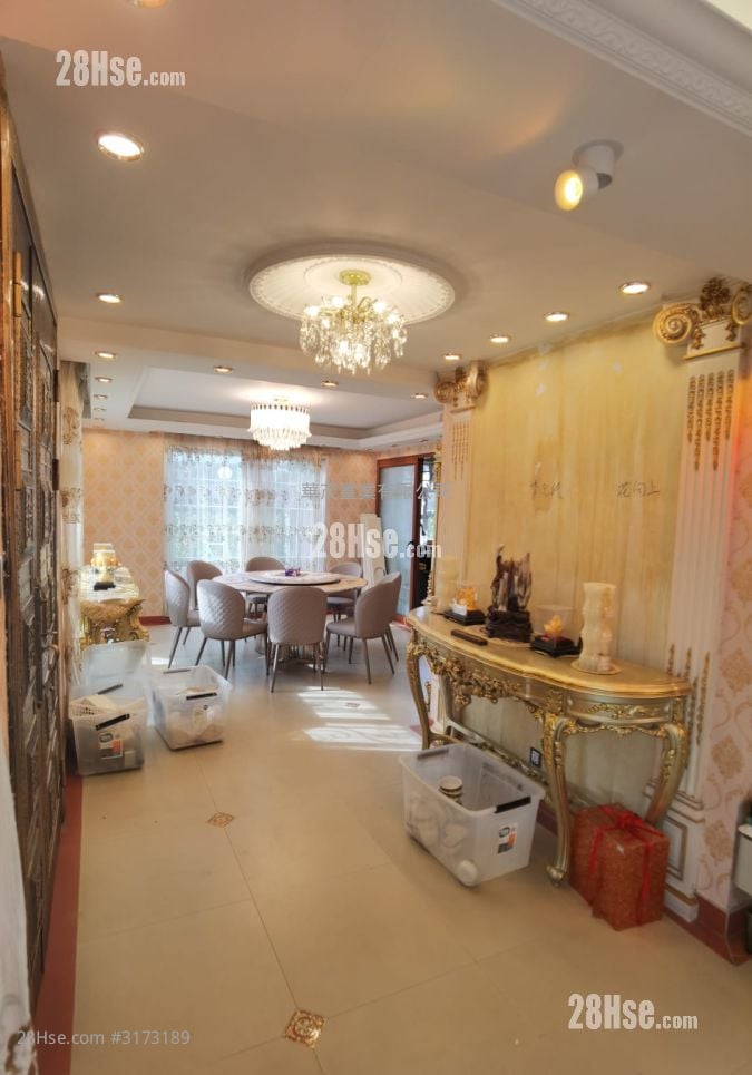 Village Rental 5+ Bedrooms , 3 Bathrooms 2,100 ft²