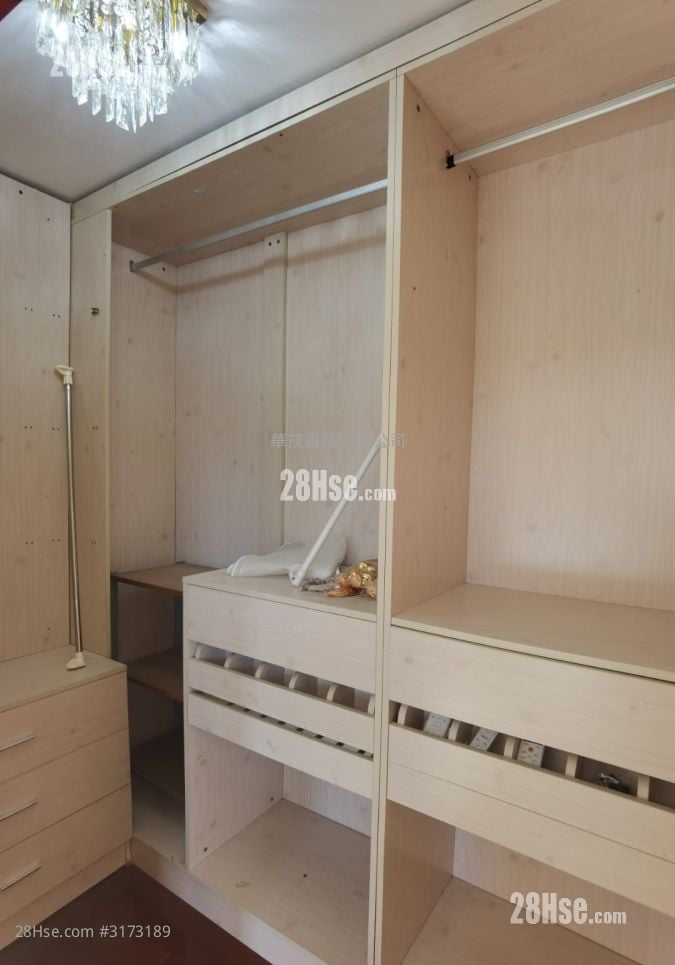 Village Rental 5+ Bedrooms , 3 Bathrooms 2,100 ft²