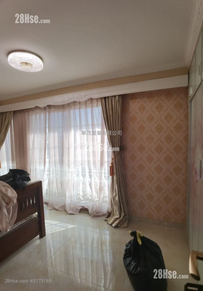 Village Rental 5+ Bedrooms , 3 Bathrooms 2,100 ft²