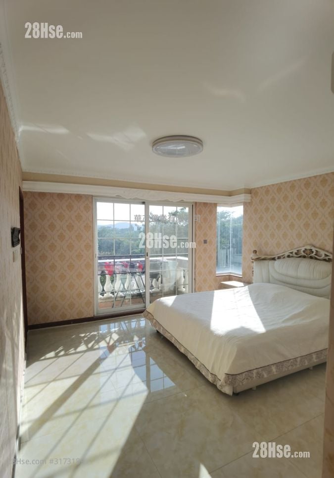 Village Rental 5+ Bedrooms , 3 Bathrooms 2,100 ft²