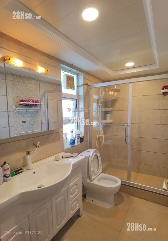 Village Rental 5+ Bedrooms , 3 Bathrooms 2,100 ft²