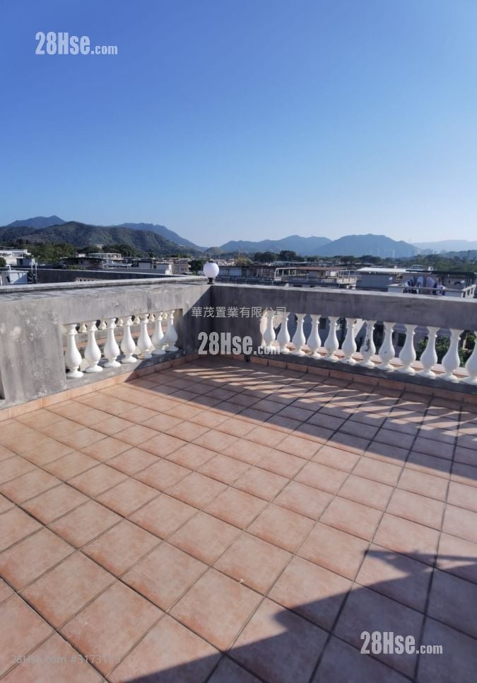 Village Rental 5+ Bedrooms , 3 Bathrooms 2,100 ft²