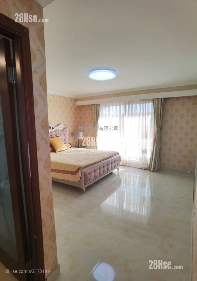 Village Rental 5+ Bedrooms , 3 Bathrooms 2,100 ft²
