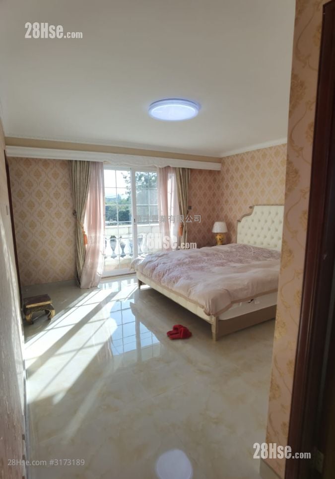 Village Rental 5+ Bedrooms , 3 Bathrooms 2,100 ft²