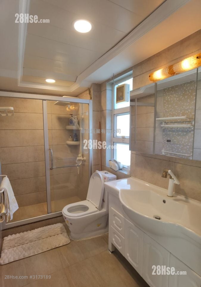 Village Rental 5+ Bedrooms , 3 Bathrooms 2,100 ft²