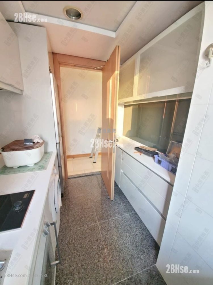 Manhattan Hill Rental 3 Bedrooms , 1 Bathroom 674 ft²
