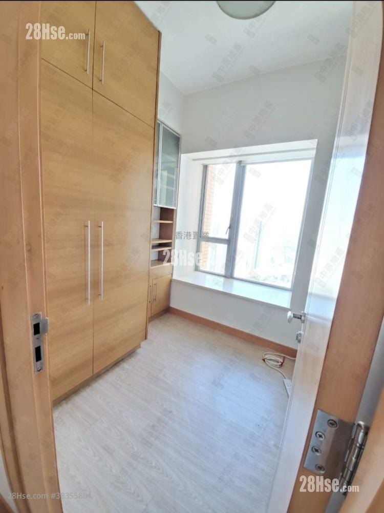 Manhattan Hill Rental 3 Bedrooms , 1 Bathroom 674 ft²