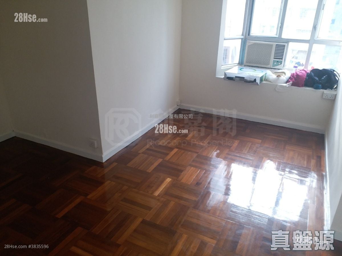 Wah Lok Mansion Sell 2 Bedrooms 396 ft²