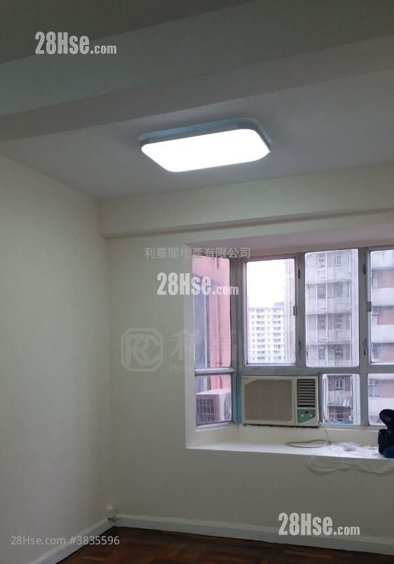 Wah Lok Mansion Sell 2 Bedrooms 396 ft²