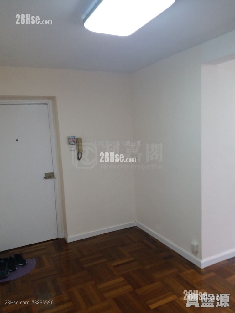 Wah Lok Mansion Sell 2 Bedrooms 396 ft²