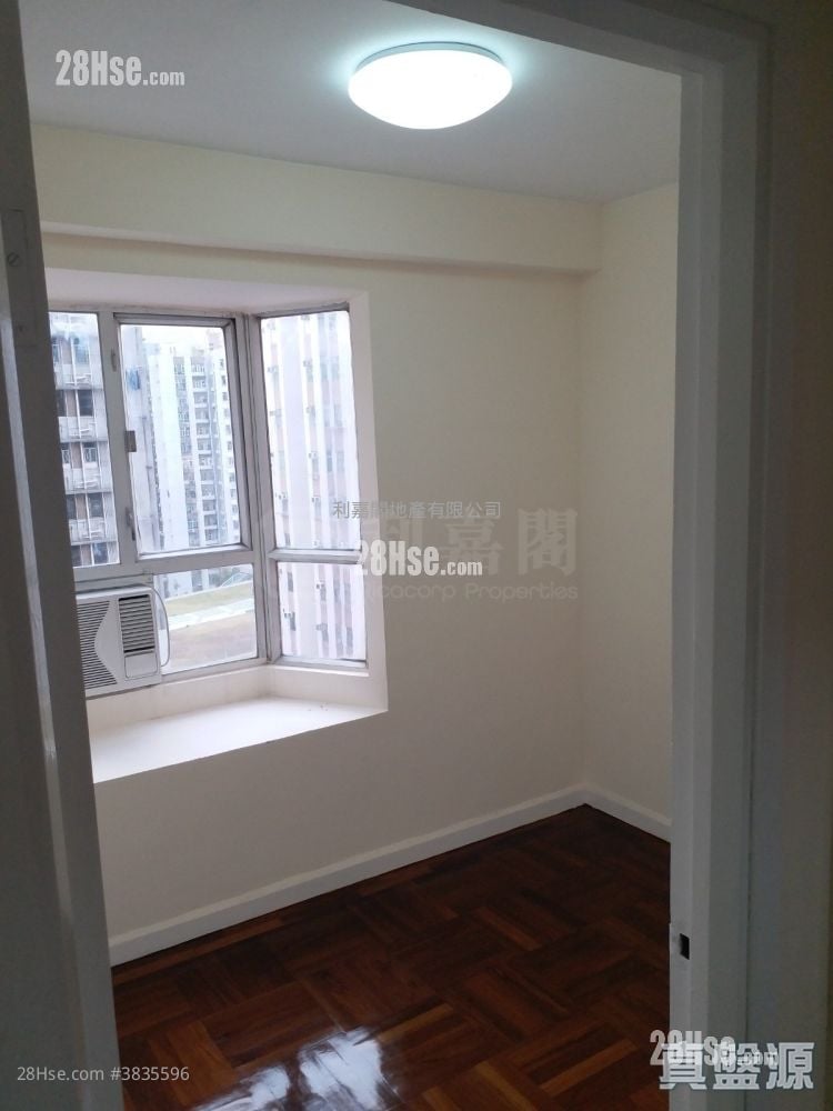 Wah Lok Mansion Sell 2 Bedrooms 396 ft²