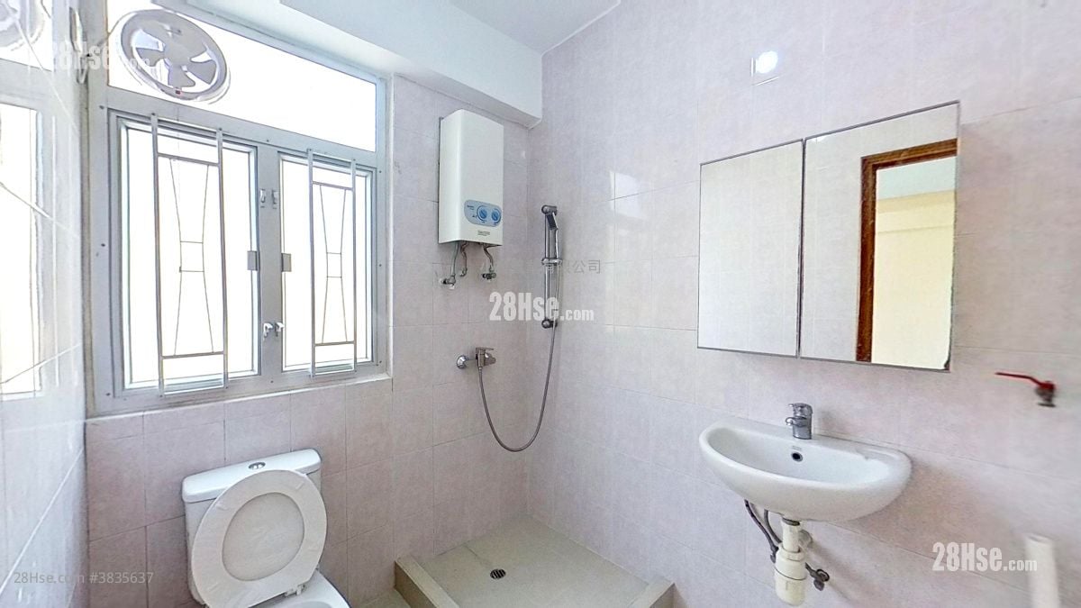 bathroom: 2-8 Battery Street Rental 2 Bedrooms , 1 Bathroom 570 ft²