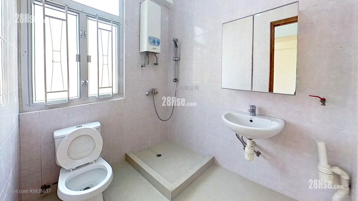 bathroom: 2-8 Battery Street Rental 2 Bedrooms , 1 Bathroom 570 ft²