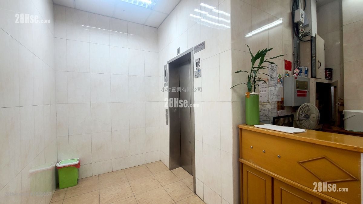 Lobby: 2-8 Battery Street Rental 2 Bedrooms , 1 Bathroom 570 ft²