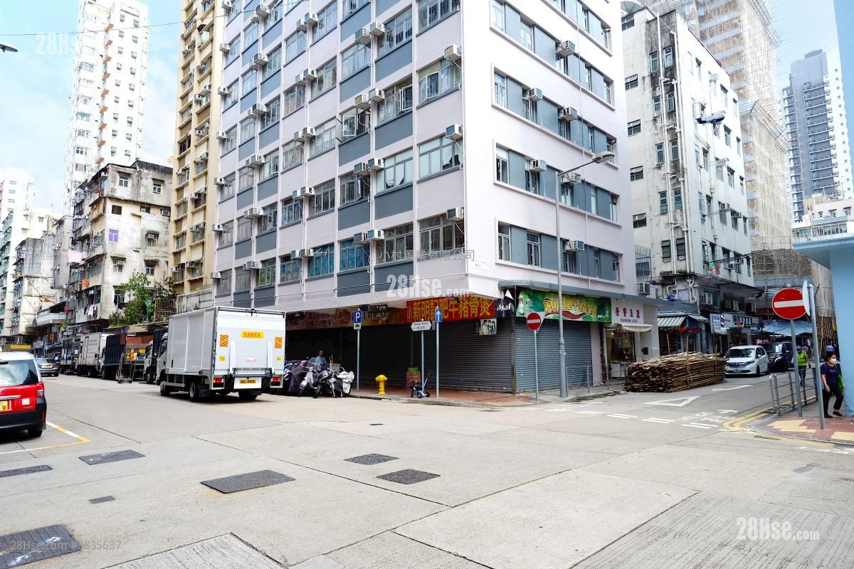 building outlook: 2-8 Battery Street Rental 2 Bedrooms , 1 Bathroom 570 ft²