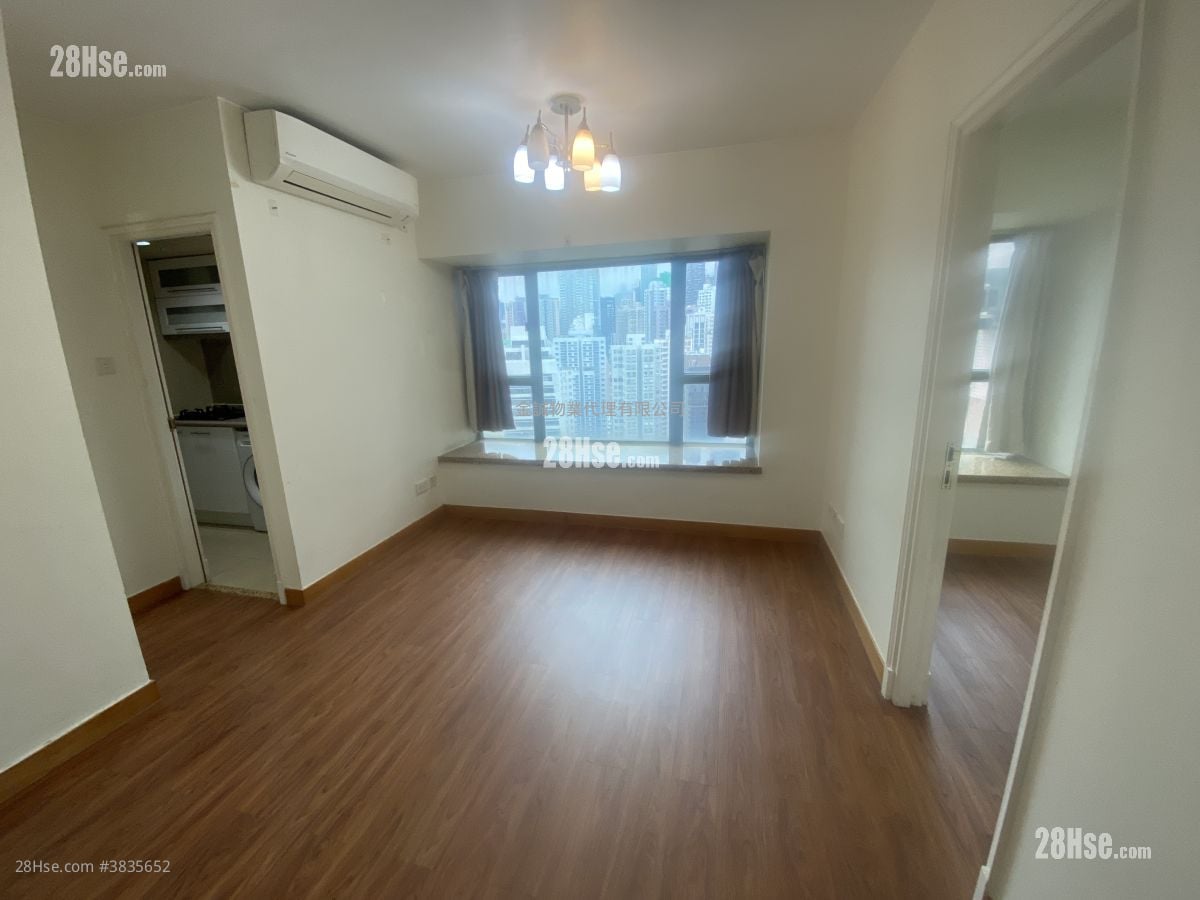 living room: Queen's Terrace Rental 1 Bedroom , 1 Bathroom 322 ft²