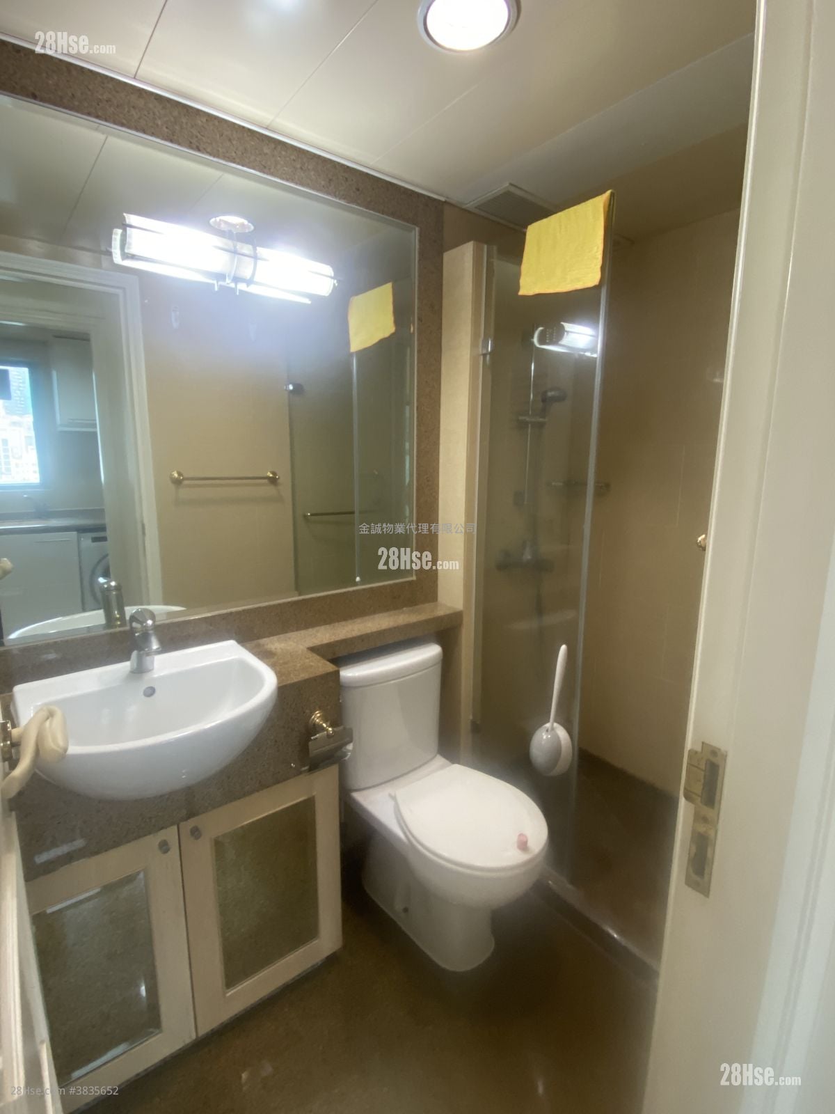 bathroom: Queen's Terrace Rental 1 Bedroom , 1 Bathroom 322 ft²