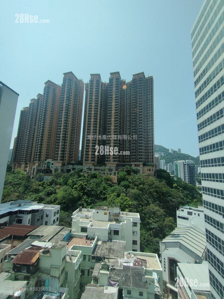 Empire Court Sell 3 Bedrooms , 1 Bathroom 610 ft²