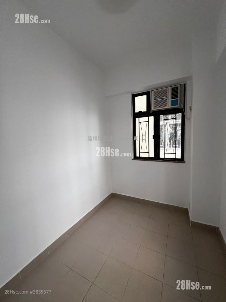 Tenement House Rental 3 Bedrooms , 1 Bathroom 351 ft²