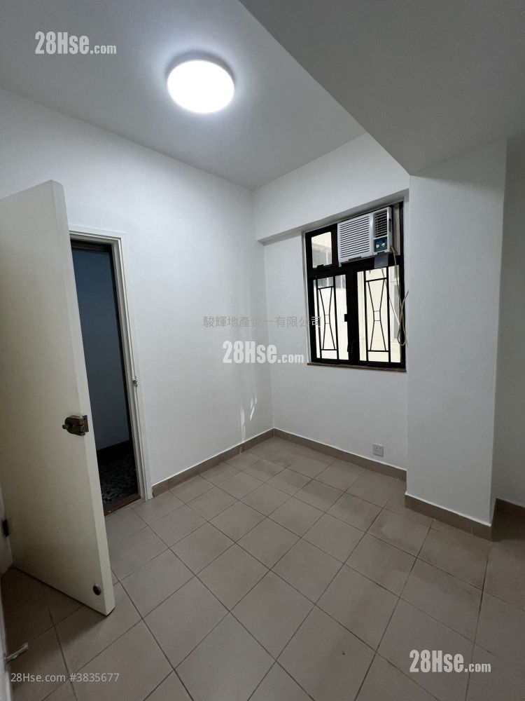Tenement House Rental 3 Bedrooms , 1 Bathroom 351 ft²