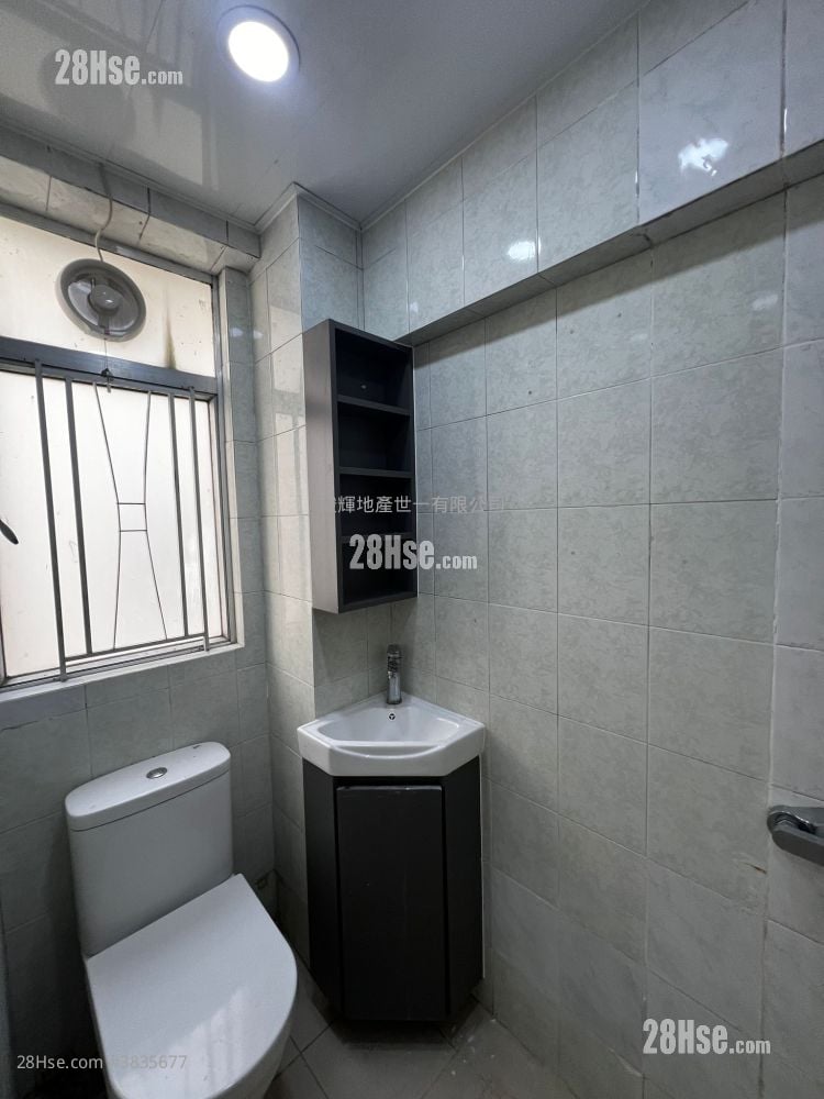Tenement House Rental 3 Bedrooms , 1 Bathroom 351 ft²