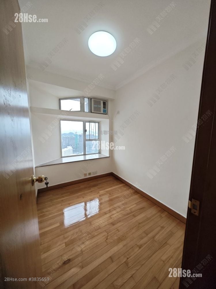 Kingswood Villas Sell 2 Bedrooms , 1 Bathroom 441 ft²